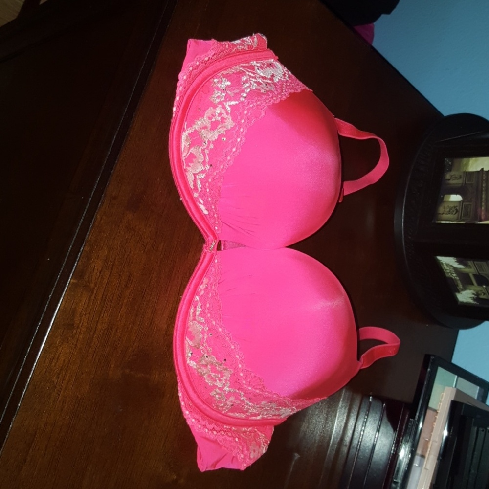 ******SOLD******NWOT Push Up  Victoria Secret Bra